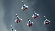 ببینید | پرواز تیم آکروجت قزاقستان و نمایش پرچم روسیه