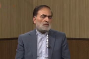 ببینید | واکنش معاون سیاسی صداوسیما به اسلحه گرفتن مجریان در تلویزیون